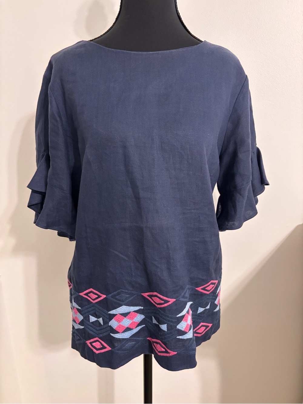 Neiman Marcus women’s tunic Navy 100% Linen Med pink embroidered flutter sleeve